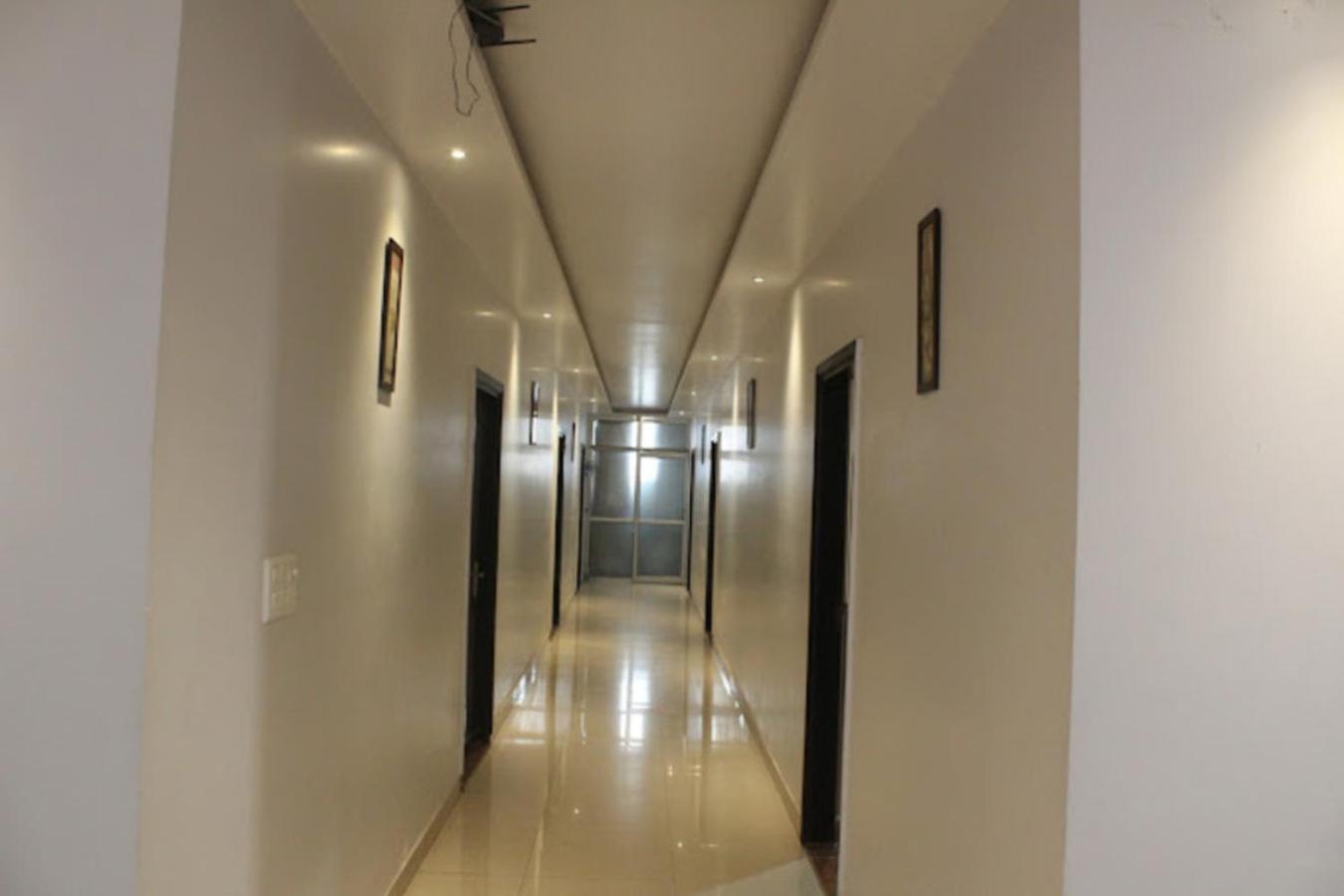 Hotel Gayatri Palace Lucknow Exterior photo